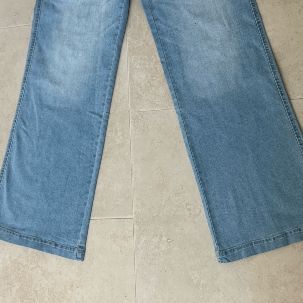 Jordache Women’s Wide-Leg Jeans – Size 8 – Light Wash Denim - Picture 5 of 12